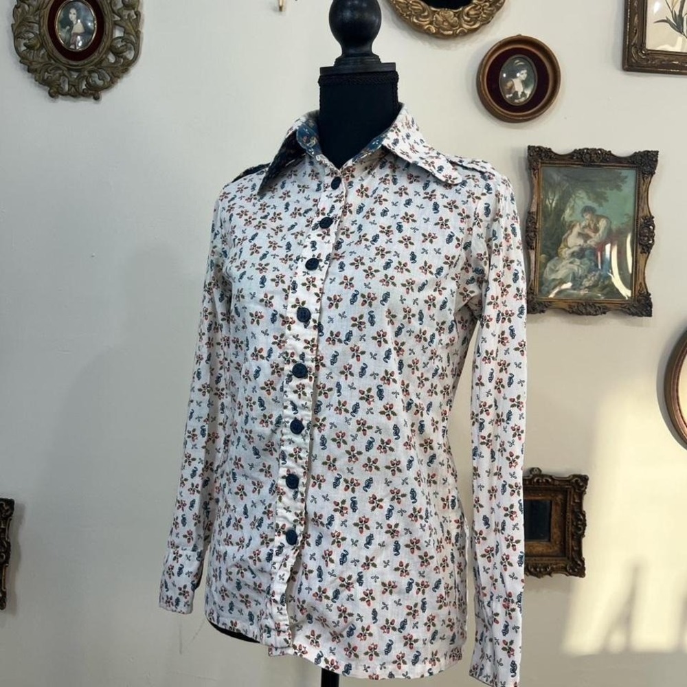 Vintage Novelty Print Button-Up Blouse Squirrels & Acorns Cottagecore Shirt